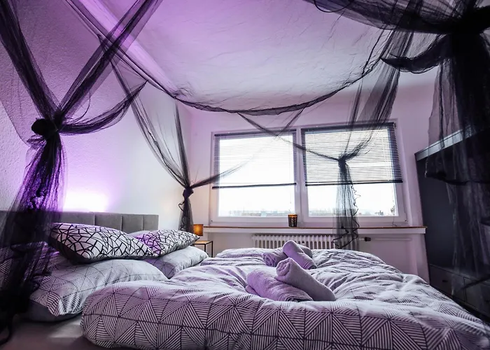 Bold & Black - Balcony - Netflix - Wifi - 5 Person
