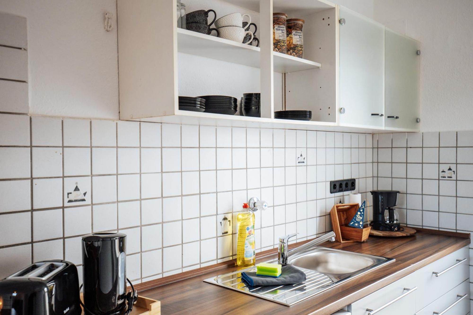 Bold & Black - Balcony - Netflix - Wifi - 5 Person Apartment Bochum